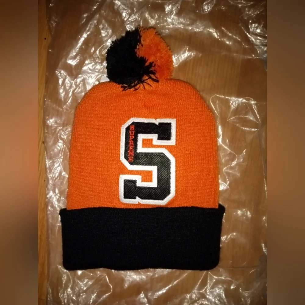 Supreme Team Beanie - Picture 2 of 6